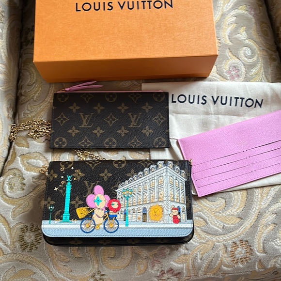 Louis Vuitton 2022 Limited addition pochette - Picture 3 of 9